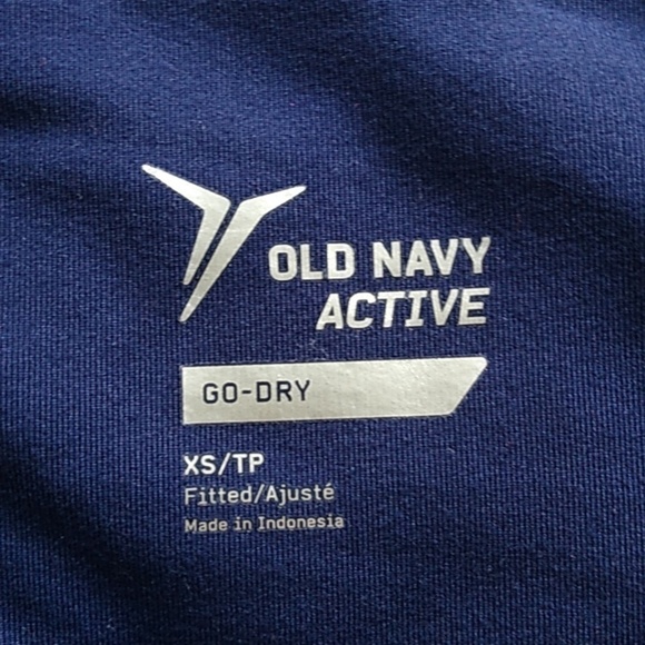 Old Navy Active Go-Dry Fitted High Waist Mesh Inset Leggings in Navy - Picture 8 of 13